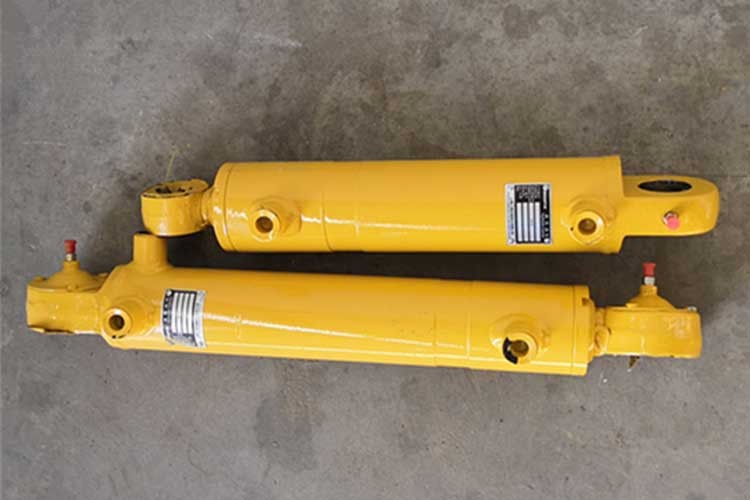 調(diào)角與前輪轉(zhuǎn)向油缸